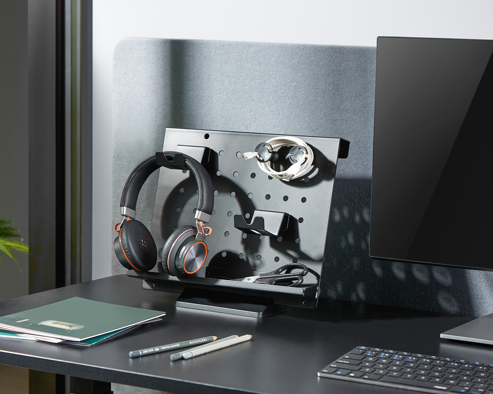 MaxMount Customizable Desk Organizer with Gaming Handle Holder Svart