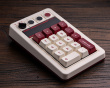 Retro 18 Mechanical Numpad - Trådløs Numpad - Fami Edition